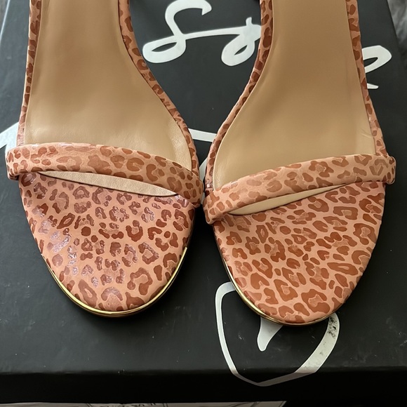 Giraffe Print Heels - Picture 2 of 6